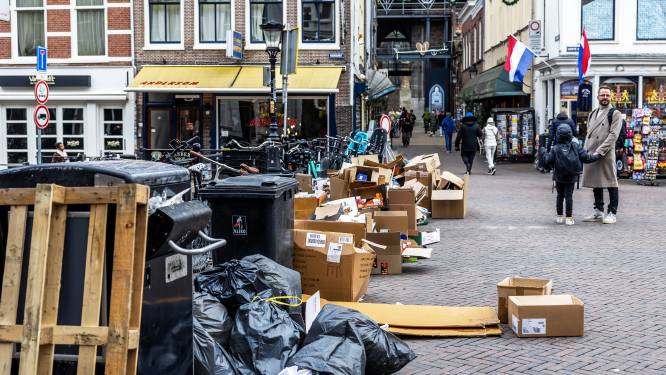 Utrecht verandert langzaam in vuilnisbelt, deel van de vuilnisophalers komt in geldproblemen door staking
