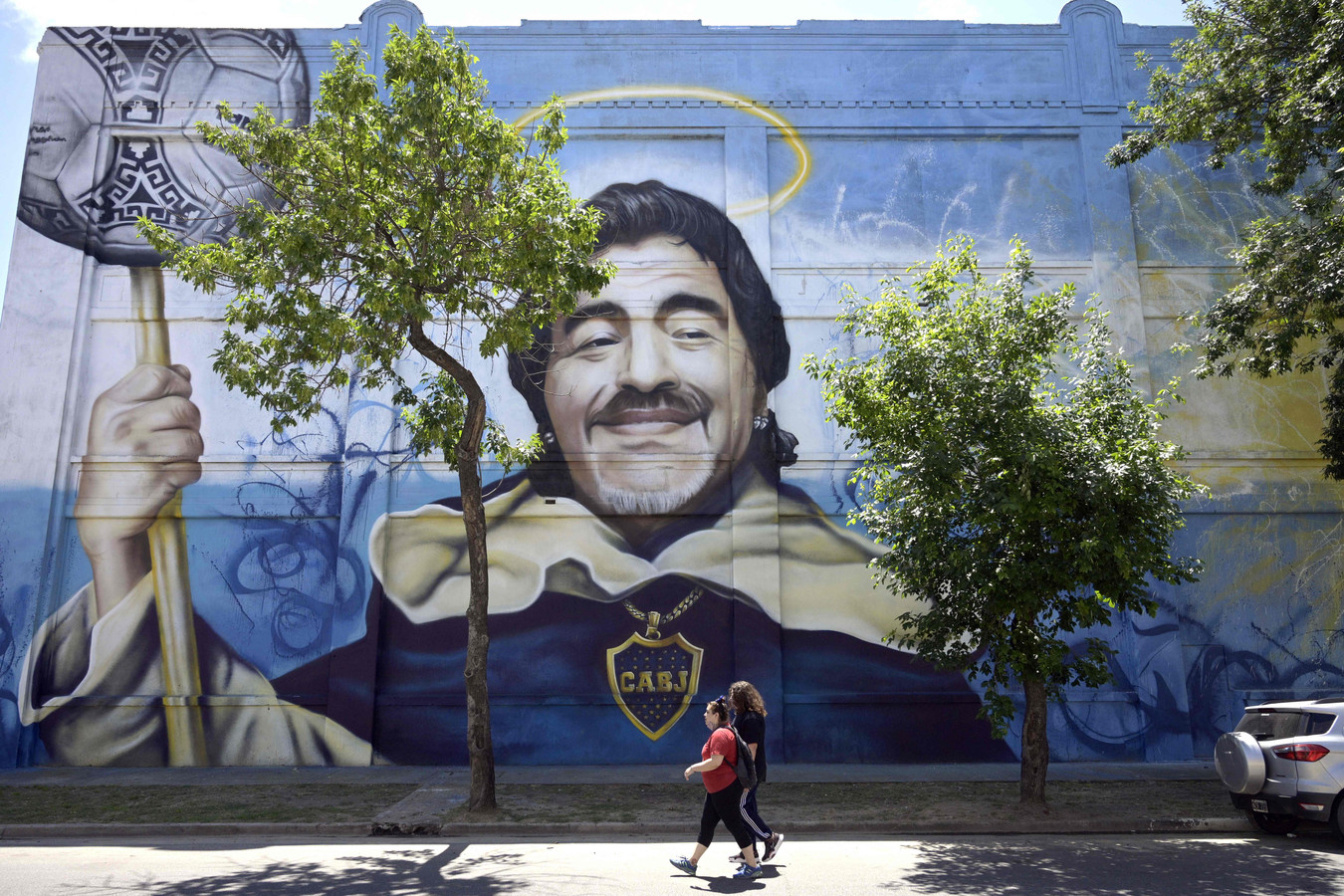 In de ‘La Boca’ in Buenos Aires, het thuis van voetbalclub Boca Juniors, is Maradona als heilige afgebeeld door kunstenaar Alfredo Segatori.