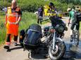 In Zwijndrecht is zondagmiddag een motor met zijspan te water geraakt.