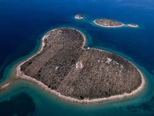 Le cadeau ultime pour la Saint-Valentin: un bout de cette île en forme de cœur est à vendre