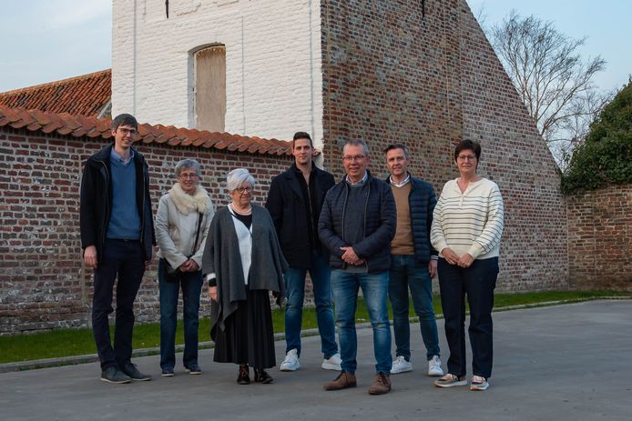 vlnr: Stijn Jonckheere (schepen), Rita Hoste, Chris Christiaen, Anthony Verlee, Marc Gilliaert (voorzitter), Alain Antierens (ondervoorzitter) en Veerle Vanden Auweele.