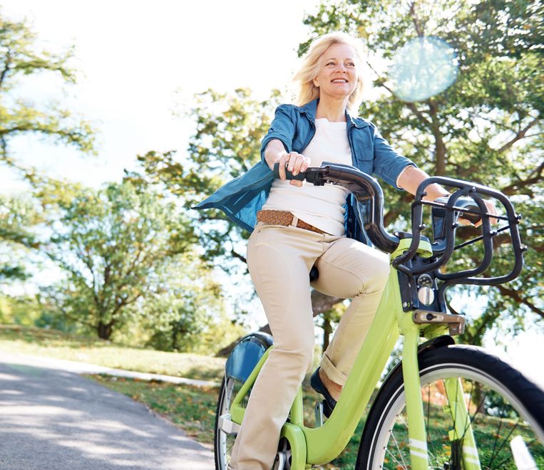 Shot of a senior woman riding her bike in a park Beeld Getty Images/iStockphoto