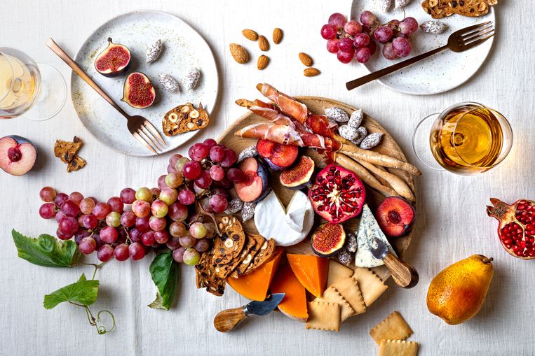 Appetizers table with italian antipasti snacks or authentic traditional spanish tapas set. Fall fruit, cheese and meat variety board. Top view, flat lay Beeld Getty Images/iStockphoto