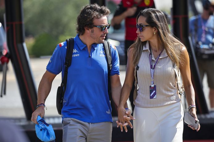 Fernando Alonso met zijn intussen ex-vriendin tijdens de GP van Frankrijk vorig jaar.