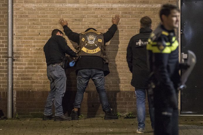 De politie arresteerde op 5 januari zeven mannen in Rotterdam.