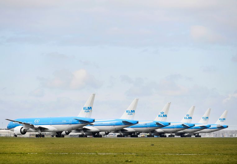 Geparkeerde KLM-vliegtuigen op Schiphol Beeld REUTERS