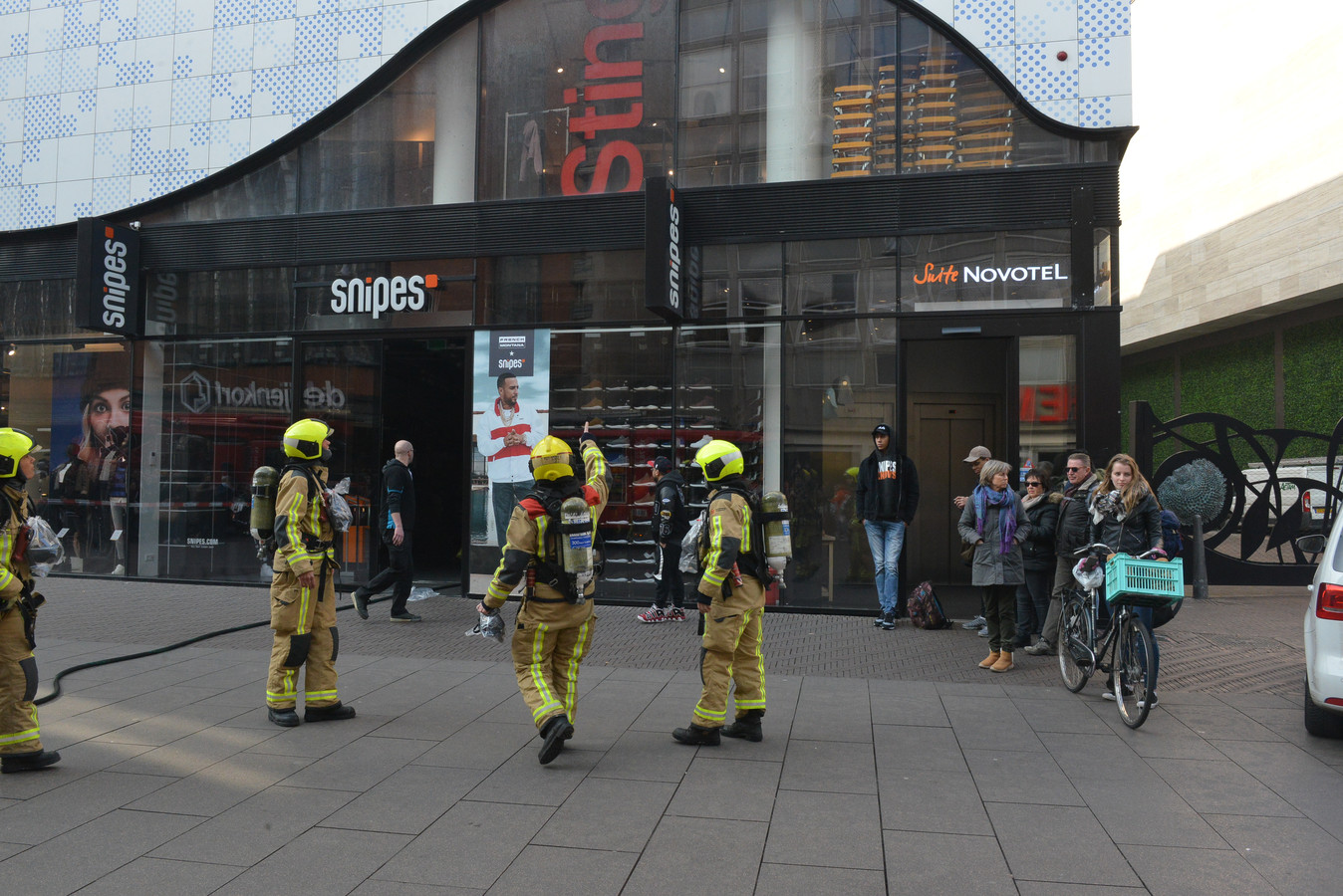 Brand in schoenenwinkel Snipes aan de Grote Marktstraat Foto AD