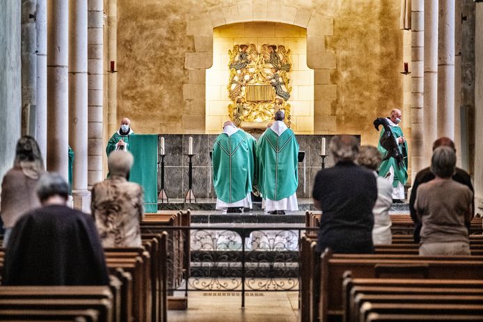 In 1010 werd het klooster opgetrokken. Sedertdien leeft iedereen er volgens de kloosterregels van de heilige Benedictus. Al zeggen de monniken zelf dat ze die regels op een moderne manier proberen te interpreteren.