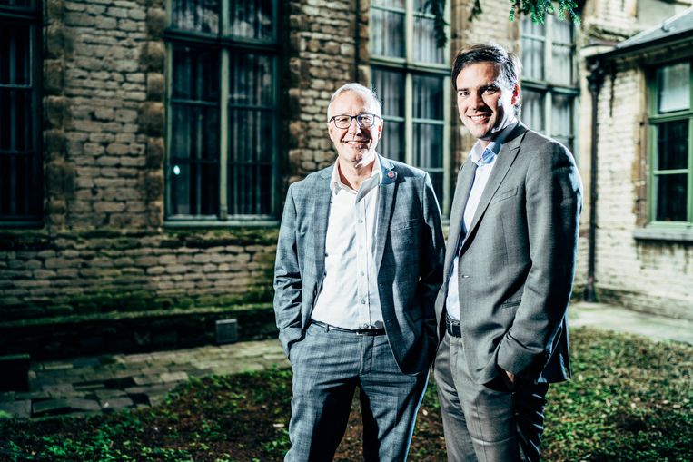 Rudy Coddens (sp.a) en Mathias De Clercq (Open Vld)  hopen allebei in de voetsporen te treden van de afscheidnemende Gentse burgemeester Daniël Termont (sp.a). Beeld Thomas Sweertvaegher