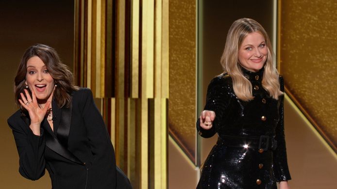 Les hôtes des Golden Globes Tina Fey à gauche depuis New York et Amy Poehler depuis Beverly Hills.