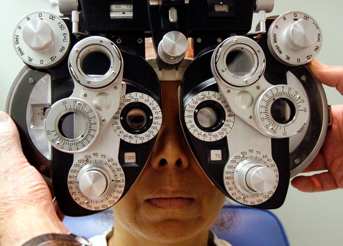 Voor een eerste bril moet u voortaan altijd eerst langs de oogarts. Rechtstreeks bij de opticien je ogen laten meten, mag niet meer.