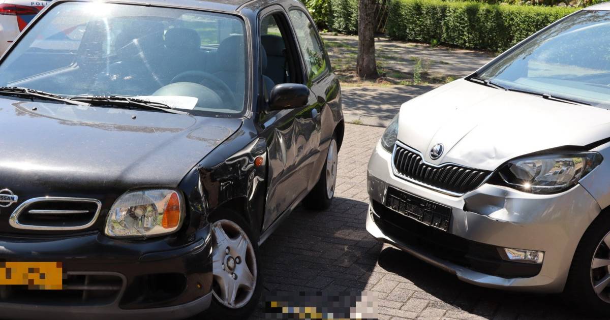 Flinke schade bij botsing tussen twee autos in Drunen: één voertuig total loss.