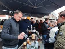 Horeca in Oldenzaal tóch open met buitenbar op Groote Markt: ‘Mensen hebben dit enorm gemist’
