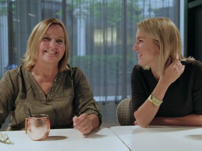 VIDEO. Kat en mama Kerkhofs voeren zus Lyn dronken tijdens date: “Zo gênant!”