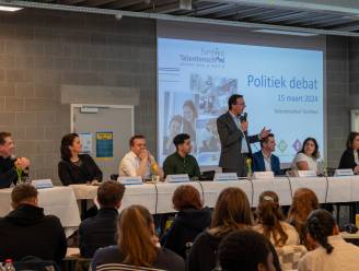 Politiek debat bereidt leerlingen Talentenschool voor op verkiezingen