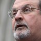 Salman Rushdie van beademing af en aanspreekbaar