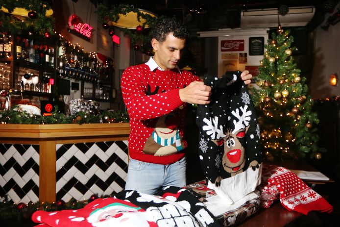 In november vorig jaar toverde Farid Bikane zijn Café Nassau in Breda om tot winkel voor foute kersttruien.