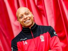 Hoe Kay Tejan de harde wetten van voetballen in het Oostblok leerde kennen: ‘Ze luisteren niet eens naar je’