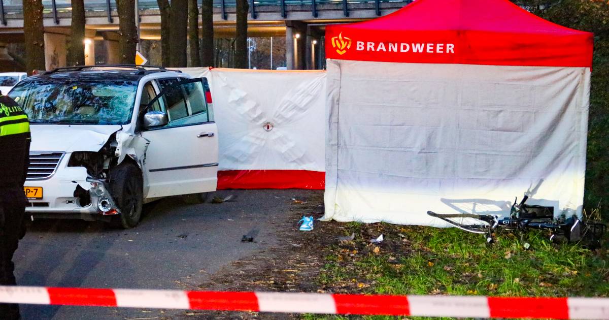 Fietser overleden na aanrijding met auto in Apeldoorn.