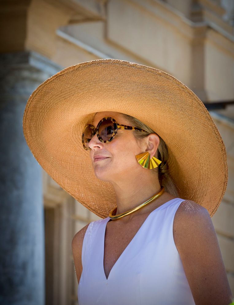 Máxima draagt een Prada zonnebril in Italië 2021 Beeld Getty Images