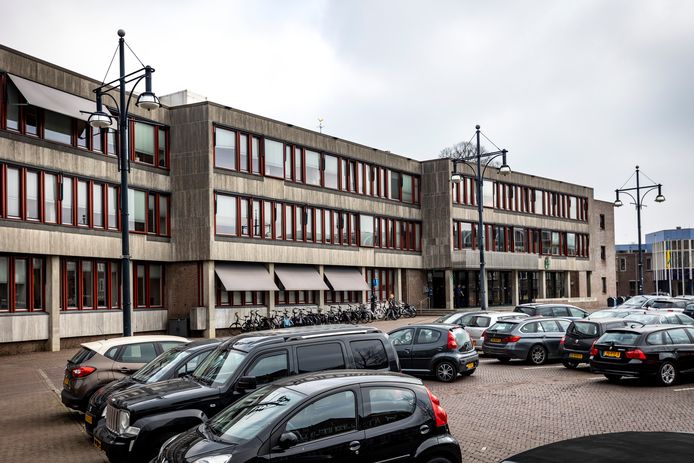 Er komen zogenaamde Shop en Go parkeerplaatsen in Oldenzaal. Bezoekers, die met de auto een flitsbezoek brengen aan de binnenstad, mogen op zo'n parkeerplaats een half uur gratis parkeren.