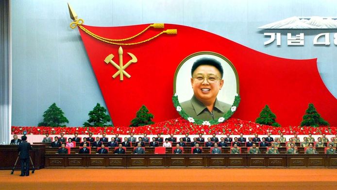 Noord-Koreaanse politici op een bijeenkomst ter nagedachtenis van voormalig leider Kim Jong-il.