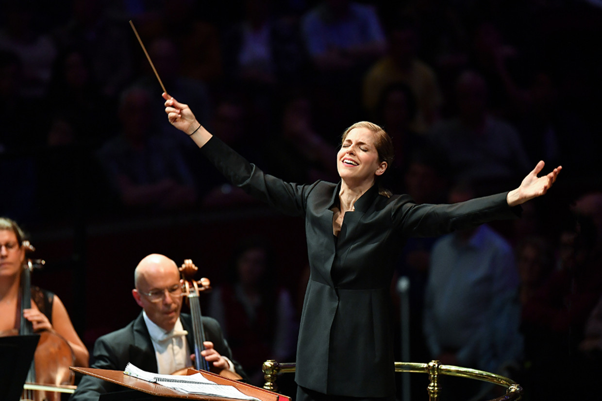 Karina Canellakis gaat haar eerste eigen orkest, het Radio Filharmonisch  Orkest, dirigeren