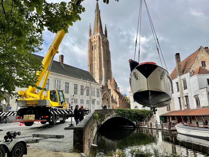 Er werd alweer een nieuwe elektrische boot te water gelaten in Brugge. Nu beschikt ook rederij Demeulemeester over een exemplaar.