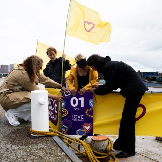 Eerste intersekseboot vaart zaterdag mee met Canal Parade: ‘We willen intersekse personen een hart onder de riem steken’
