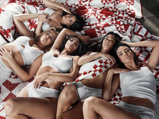 De zusjes Kardashian-Jenner schitteren in nieuwe Calvin Klein-campagne en jawel, Kylie verbergt haar buikje