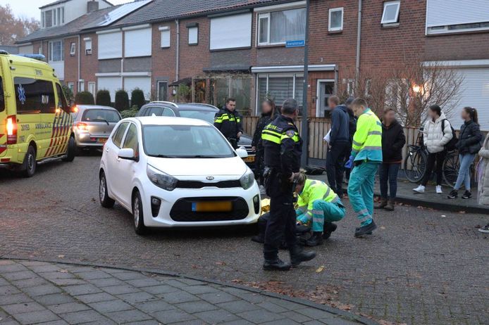 Een fietser raakte gewond bij een botsing in Waalwijk.