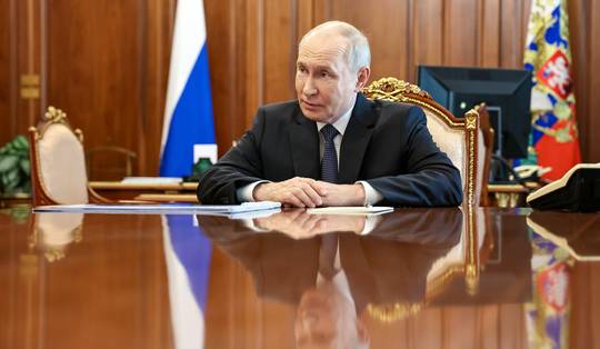 Hoe journalisten Poetins spoor volgen via kantoorplanten: vergeleken met Rusland is Trumps geheime vlucht kinderspel
