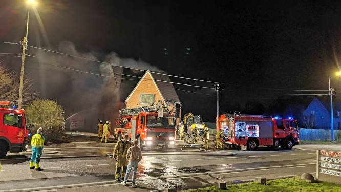 Kantoorruimte dakwerker vernield na brand