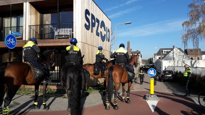Demonstratie anti-Zwarte Piet na uur gestaakt, 48 voorstanders Piet aangehouden in Tilburg