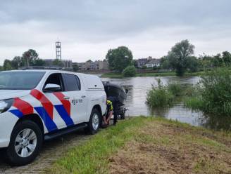 Opnieuw lichaam gevonden in de Maas bij Venlo tijdens zoektocht naar jonge Duitsers die telefoon achterna sprongen