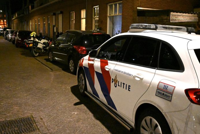 In een woning in de Van Meterenstraat in Breda is een vrouw door een man overvallen.