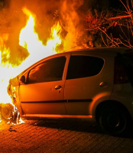 Autobrand aan Kwartelweg in Apeldoorn: politie houdt rekening met brandstichting