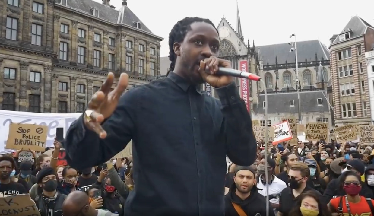 Aantes Tegen Akwasi Na Speech Tijdens Protest Op De Dam Het Parool 