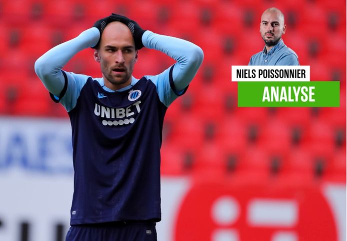 Bas Dost, die nochtans twee keer scoorde, grijpt zich naar het hoofd na het puntenverlies op Sclessin.