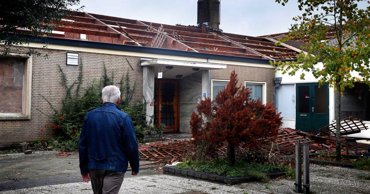 Sloop van dorpshuis De Schakel in Leerbroek is eindelijk begonnen