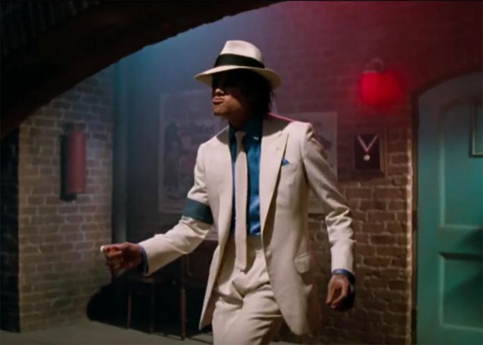 Shinkan zakdoek Geven Belg koopt witte hoed van Michael Jackson | Show | AD.nl