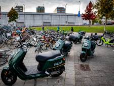 Eindhoven pakt rondslingerende deelscooters en -fietsen aan, stallen kan straks alleen nog in dropzones