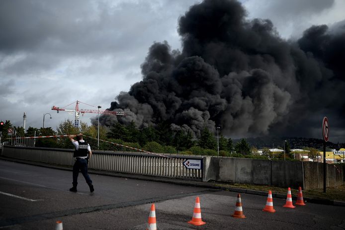 De brand van 26 september vernietigde 5.200 ton chemicaliën, en veroorzaakte een rookwolk van 70 kilometer lang.