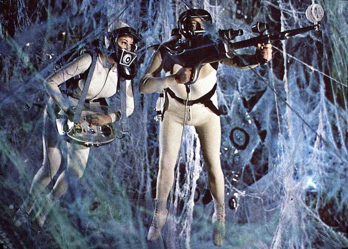 Beeld uit de film Fantastic Voyage uit de jaren 60, waarin een onderzeeër en zijn bemanning microscopisch worden verkleind om een lichaam te kunnen doorkruisen.