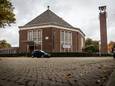 De Maranathakerkaan de Venstraat in Eindhoven met de toren die volgens de gemeente niet gesloopt mag worden.