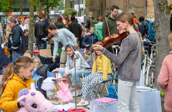 Muziek op de kleedjesmarkt van Ede.