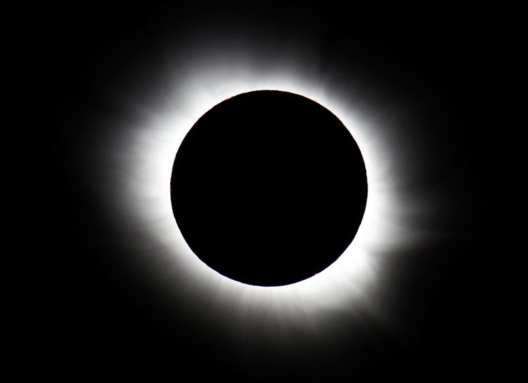 Een volledige zonsverduistering vanuit Svalbard in Noorwegen. Beeld AP