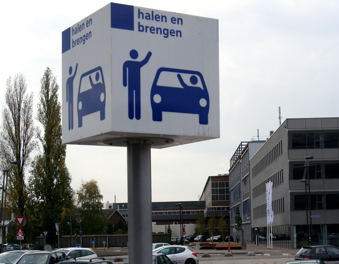 Kiss & ride achter het NS-station aangepakt | Foto | tubantia.nl