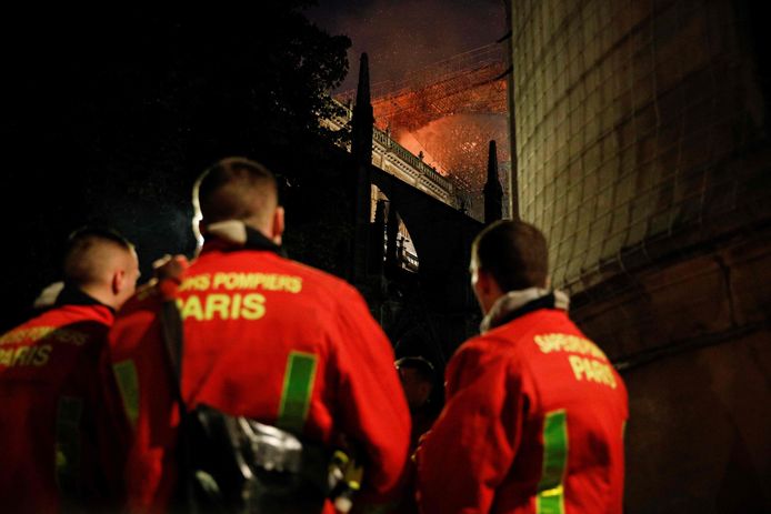 Lieden van de Parijse brandweer bij de kathedraalbrand van de Notre-Dame vorige maand. Foto ter illustratie.