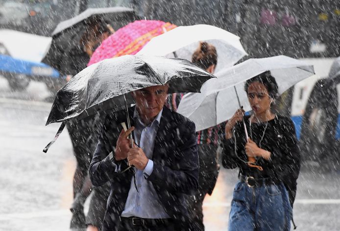 Sydney beleefde de voorbije vier dagen de natste periode in 20 jaar, wat tot complete chaos in de stad leidde. De komende dagen wordt in verschillende gebieden nog meer zware regen verwacht.